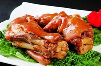 給袋式包裝機(jī)可包豬蹄、蝦滑等食品，多頭稱包裝機(jī)